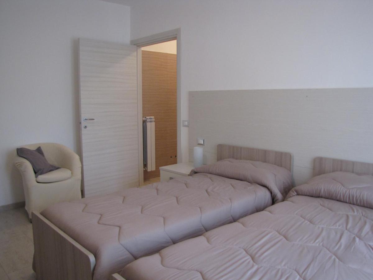 Quattro Stagioni Hotel Padula Bagian luar foto