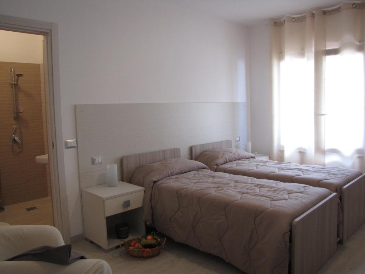 Quattro Stagioni Hotel Padula Bagian luar foto