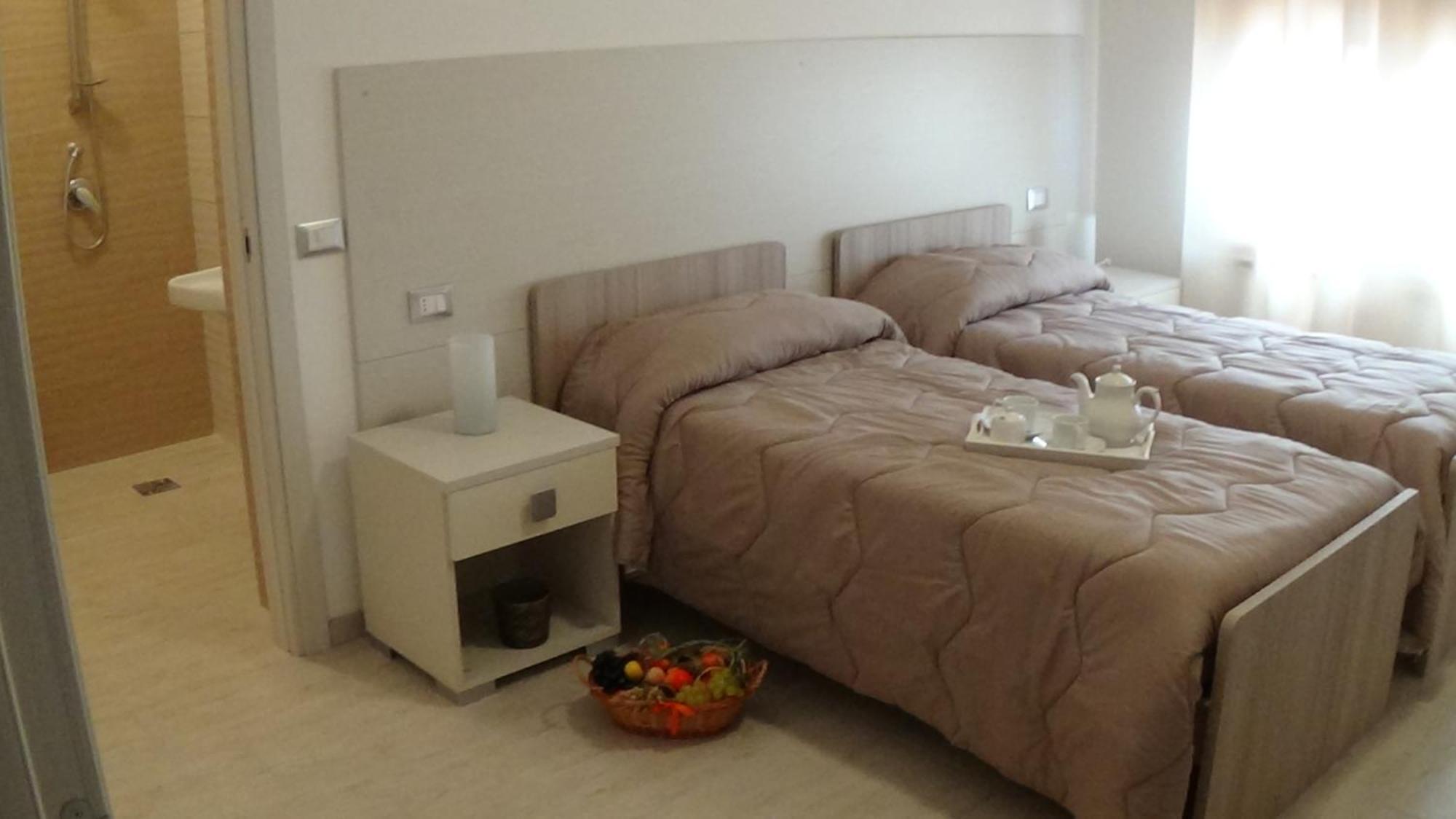 Quattro Stagioni Hotel Padula Bagian luar foto